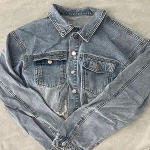 Crop denim jacket 🤍
